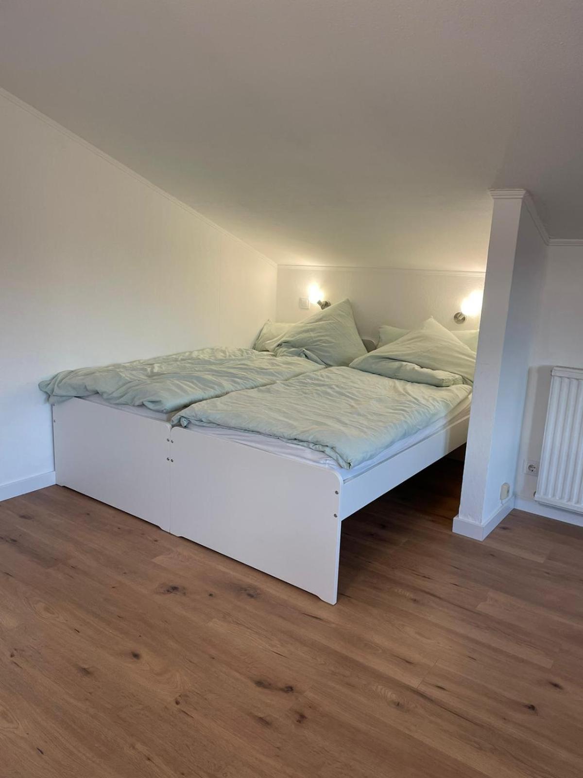--Renoviert-- Ruhige 1-Zimmer Einliegerwohnung Mit Kueche Und Bad In Grossburgwedel Exteriör bild