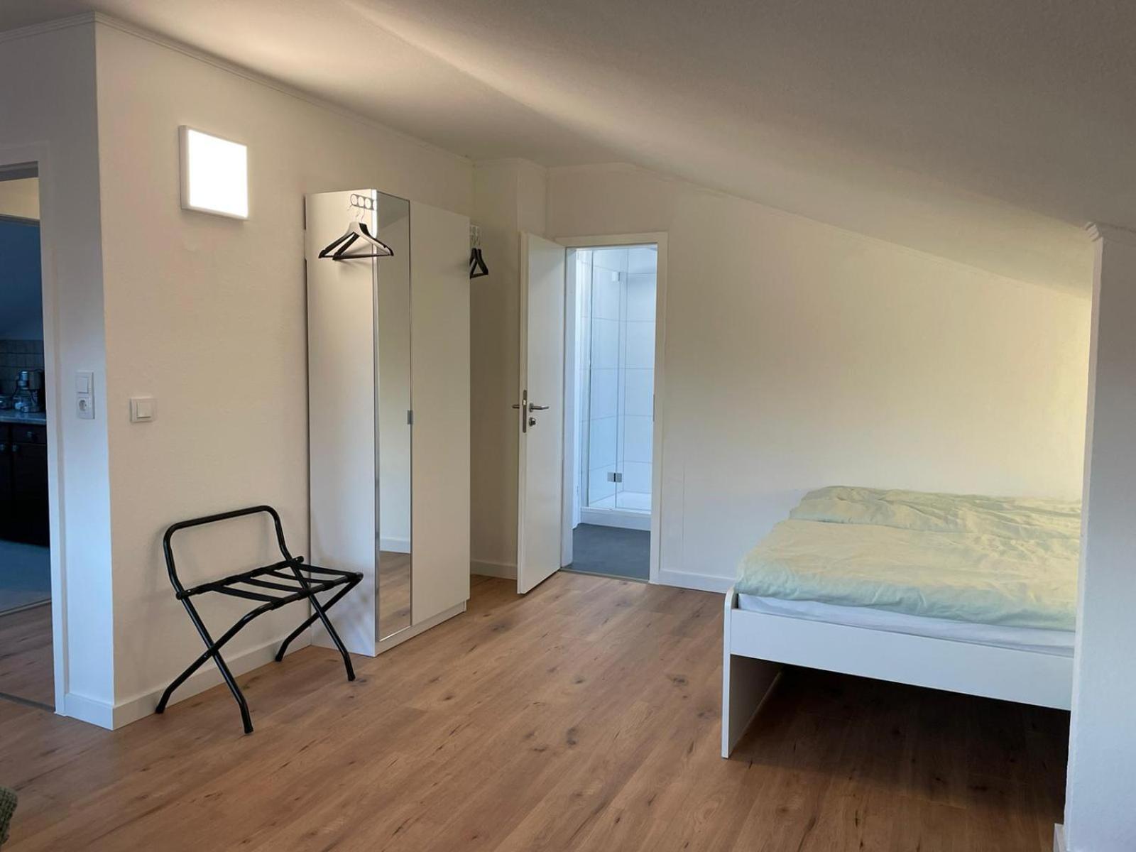 --Renoviert-- Ruhige 1-Zimmer Einliegerwohnung Mit Kueche Und Bad In Grossburgwedel Exteriör bild